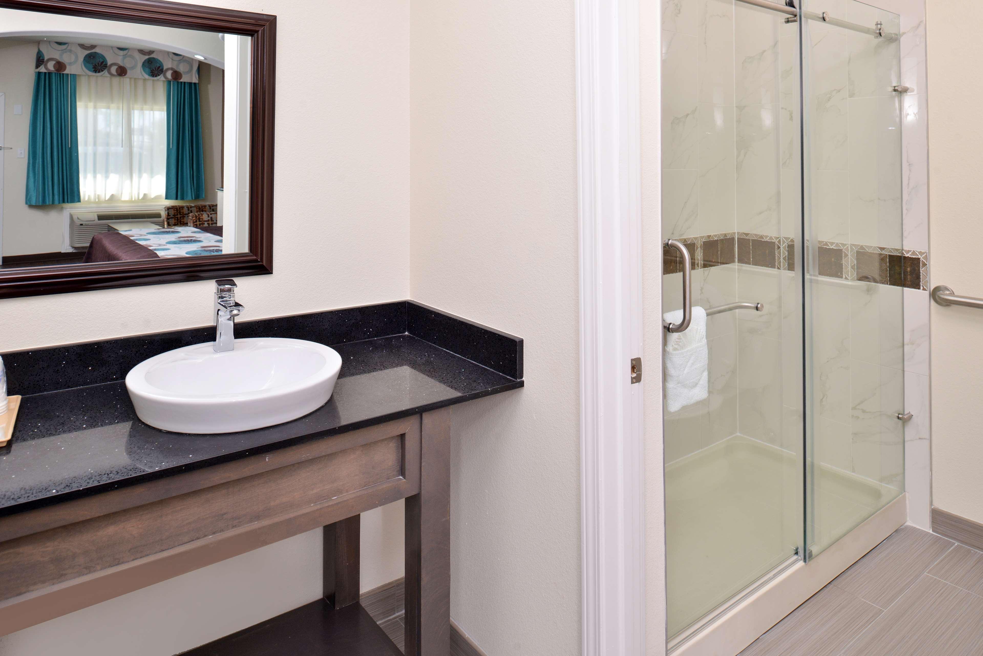 Americas Best Value Inn & Suites - Houston/Hwy 6 & Westpark Mission Bend Kültér fotó